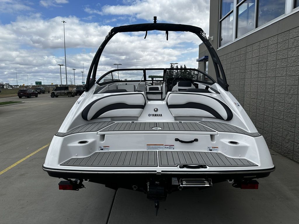 2025 Yamaha Boats AR195 - Image 3