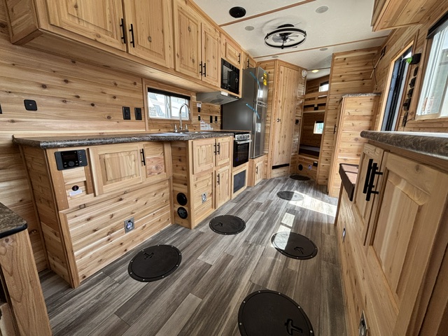 2027 ICE CASTLE RV EXTREME III 8X21 - Image 18
