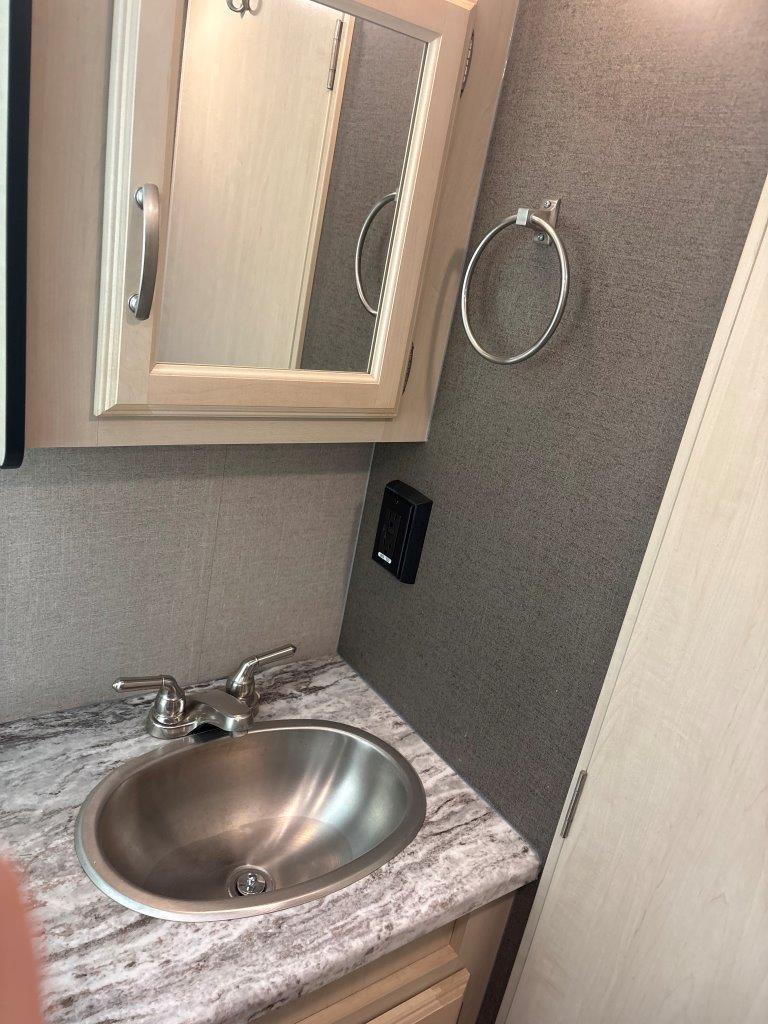 2019 Winnebago Minnie Plus 25RKS - Image 13