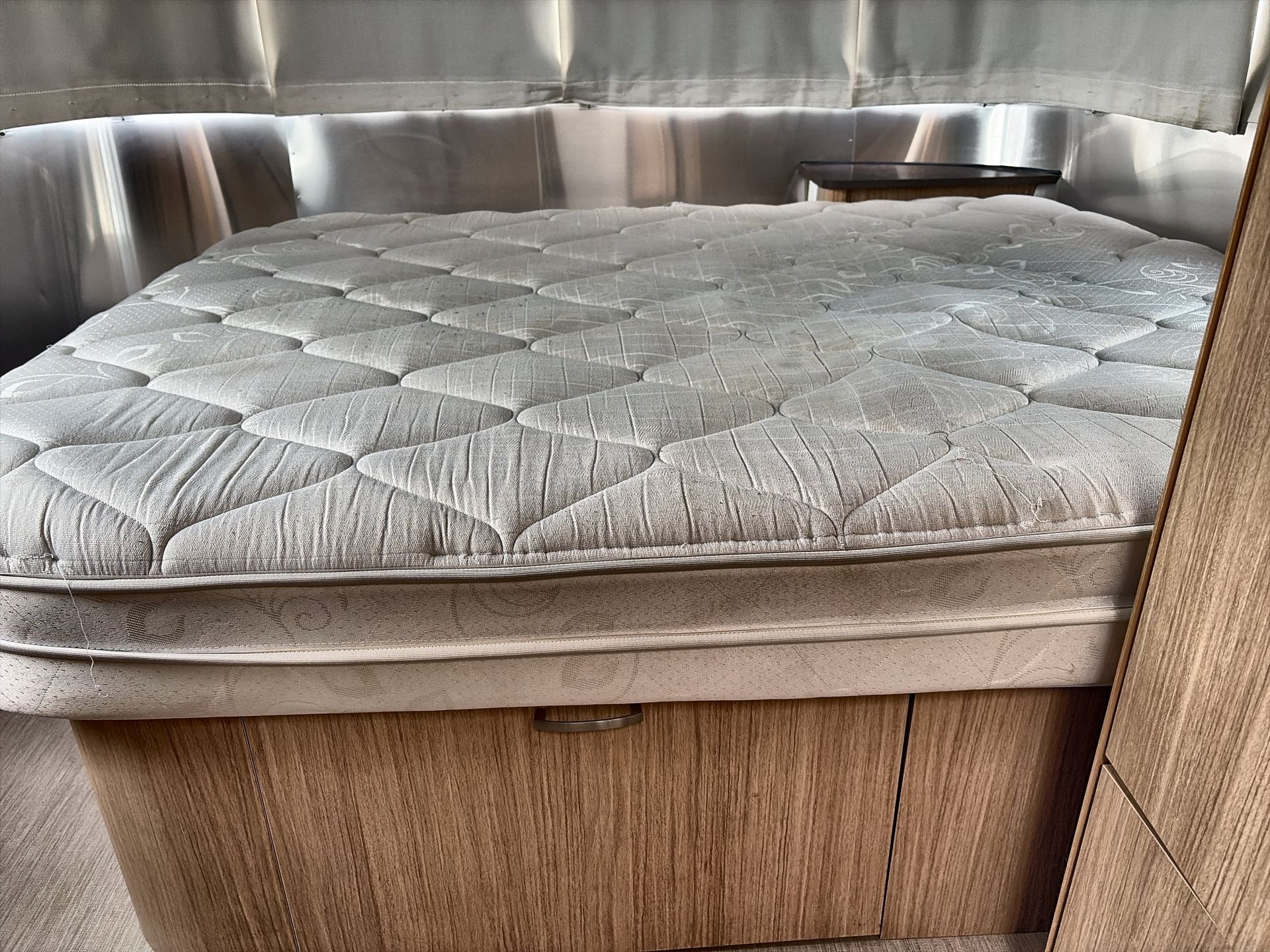 2018 Airstream Flying Cloud 26RB - Image 11