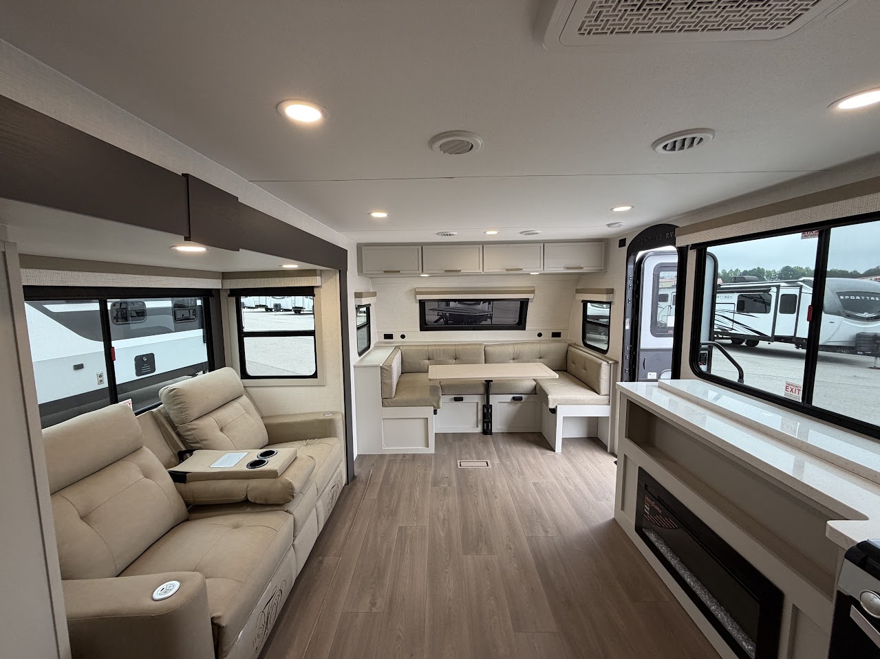 2027 VENTURE RV STRATUS 282VFD - Image 11