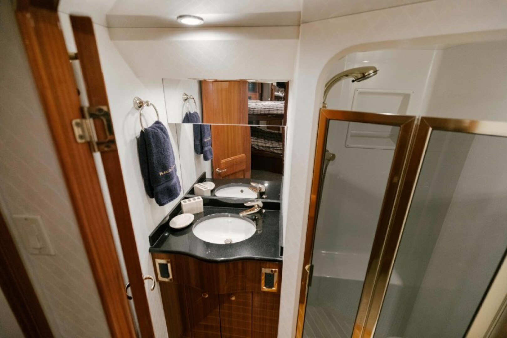2006 Viking 74 Enclosed Bridge - Image 34