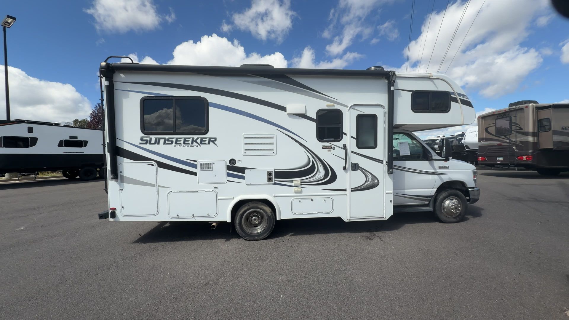 2020 Forest River Sunseeker 2290S - Image 9