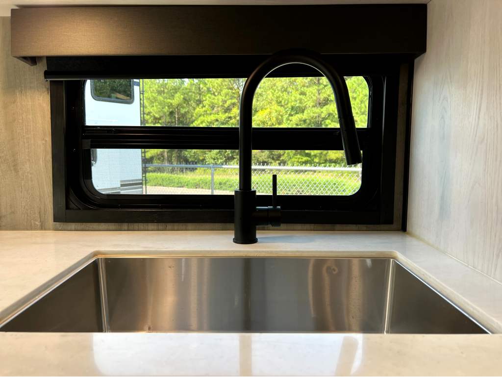 2021 KZ RV DURANGO 321RLT - Image 14