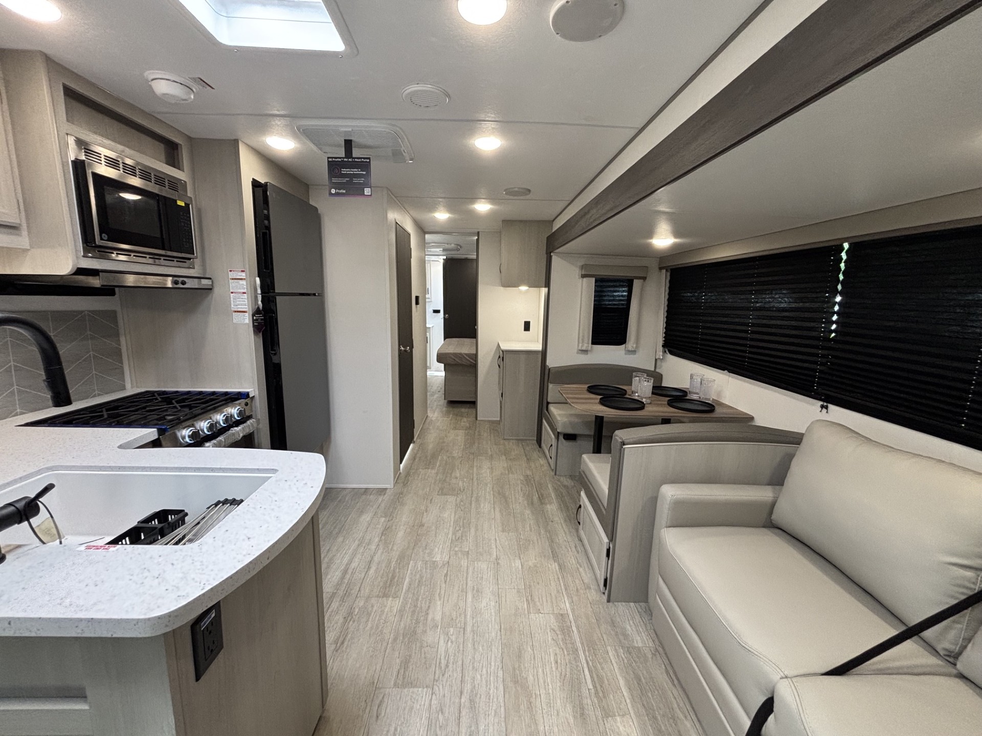 2027 Coachmen Catalina Legacy Edition 333DBDSCK - Image 11