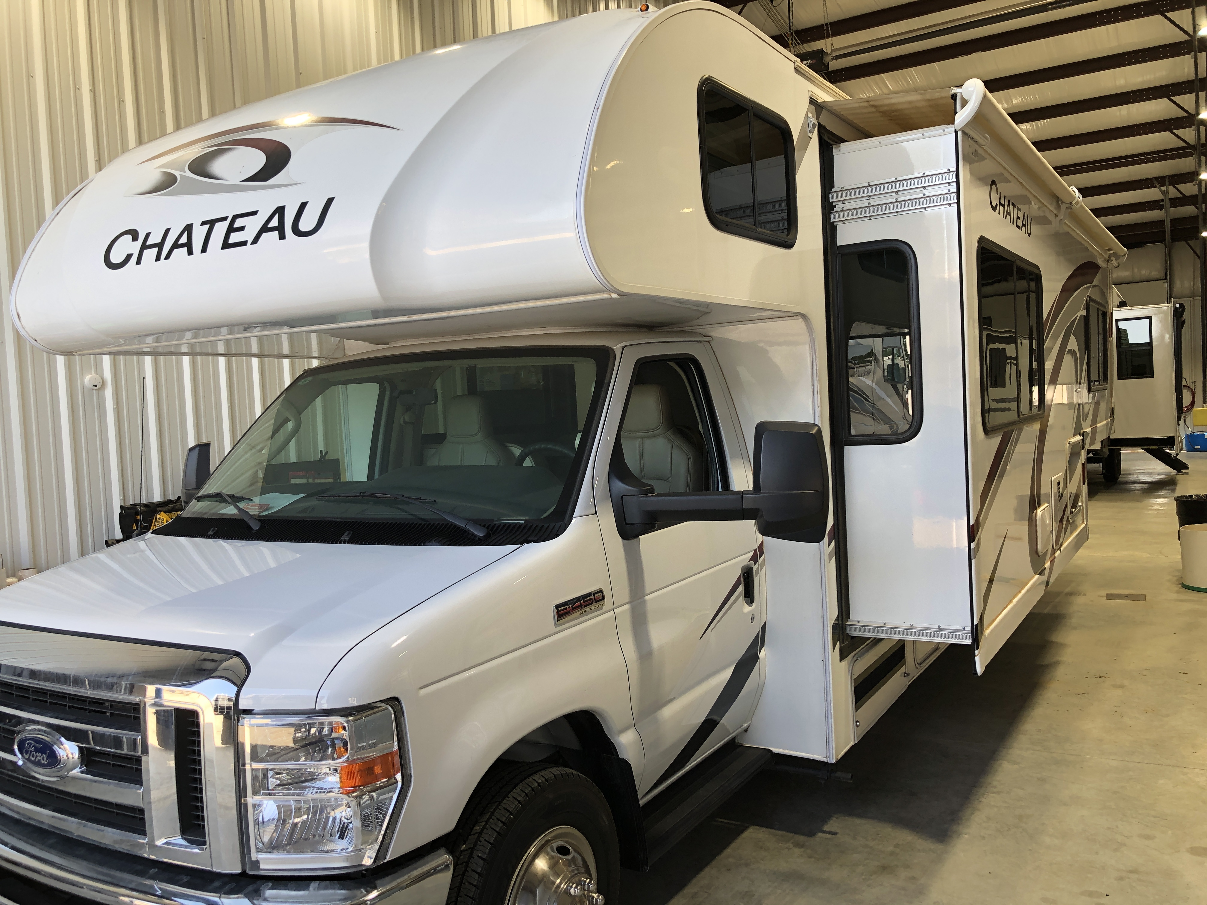 2023 Thor Motor Coach Chateau 27R - Image 3