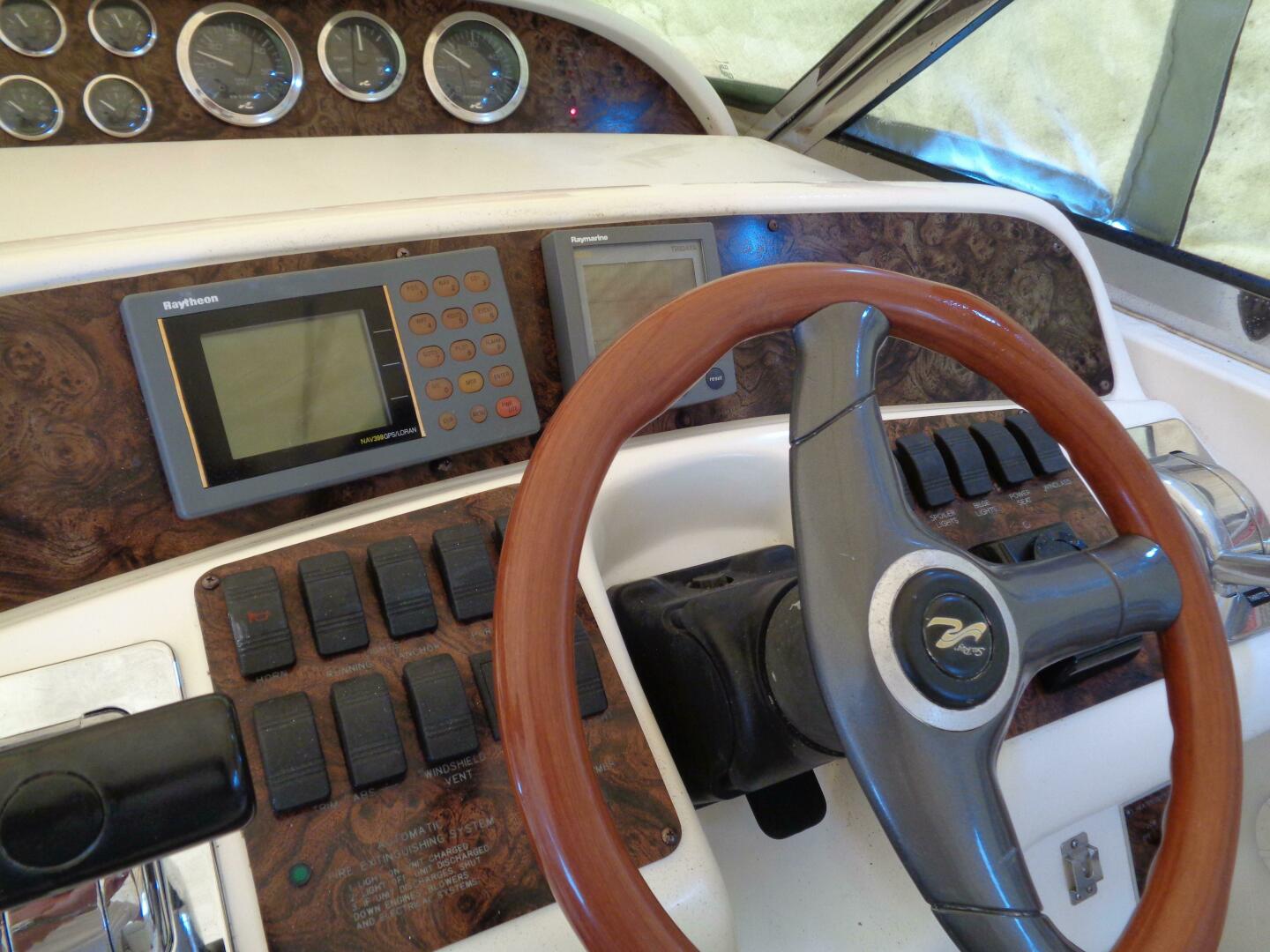 1997 Sea Ray 370 Sundancer - Image 9