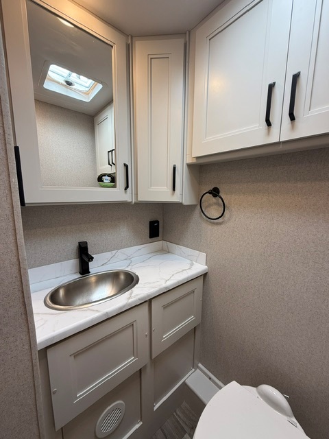 2027 Thor Motor Coach Inception 38DX - Image 12