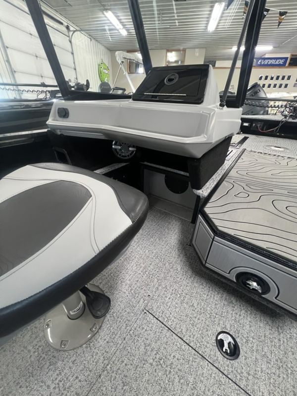 2026 Smokercraft SMOKERCRAFT ADVENTURER 188 DC PRO - Image 10