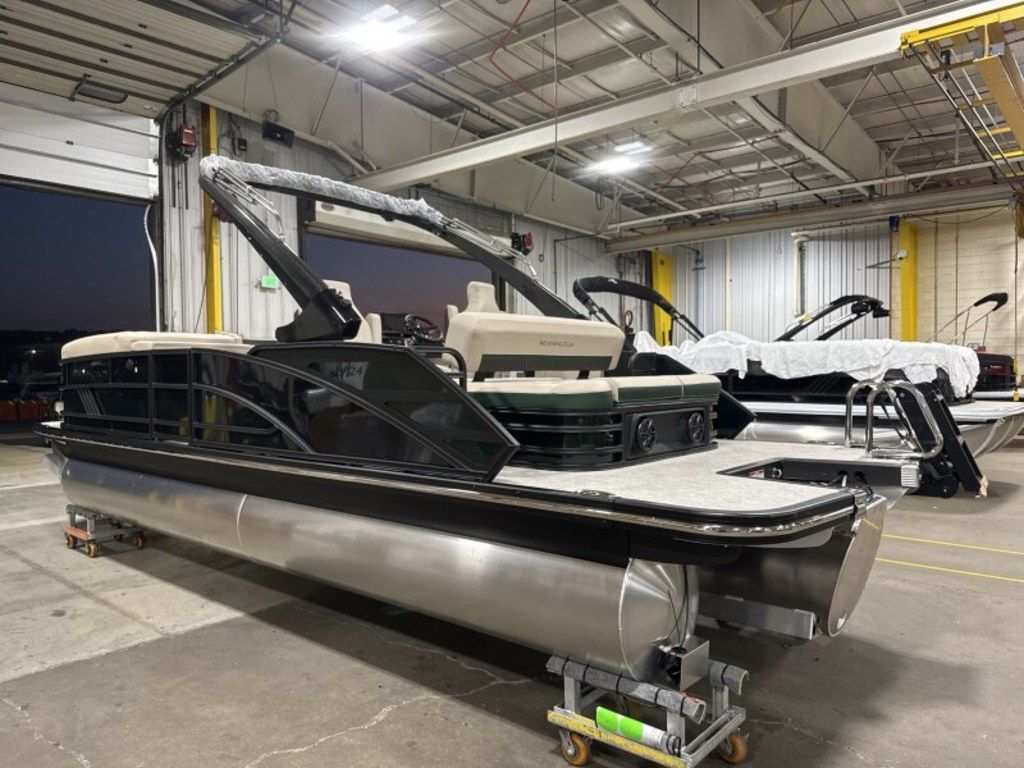 2026 Bennington 24MCSB Carbon Fiber Arch Tritoon Pontoon - Image 8