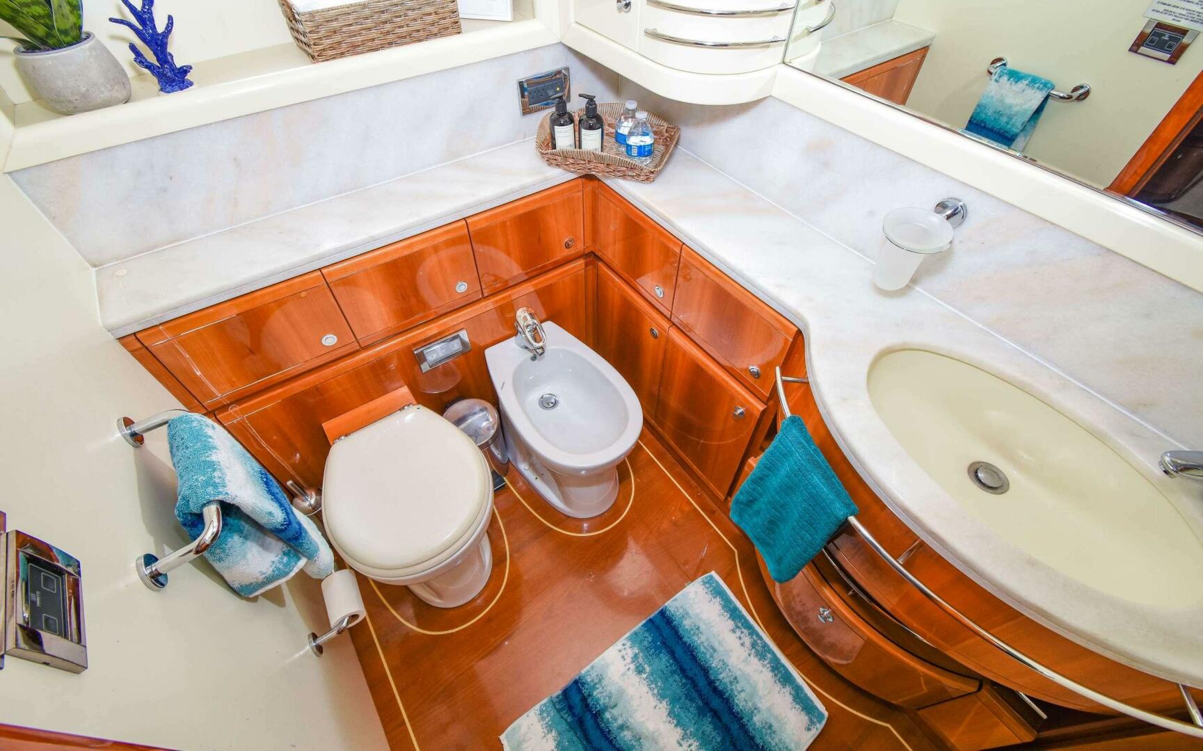 2006 Ferretti Yachts 881 - Image 11