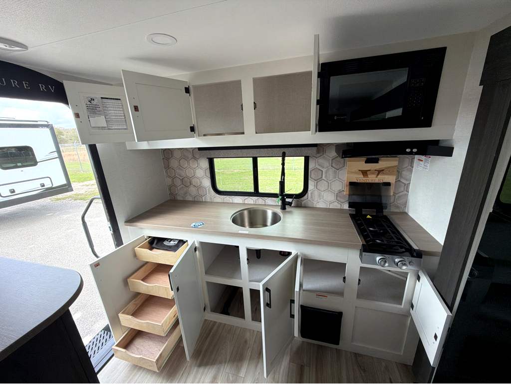 2026 VENTURE RV SPORTTREK STINGER 181VRK - Image 29