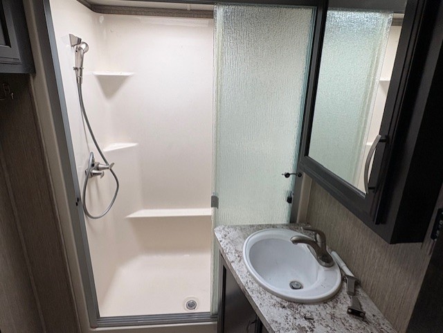 2018 GRAND DESIGN MOMENTUM 394M - Image 8