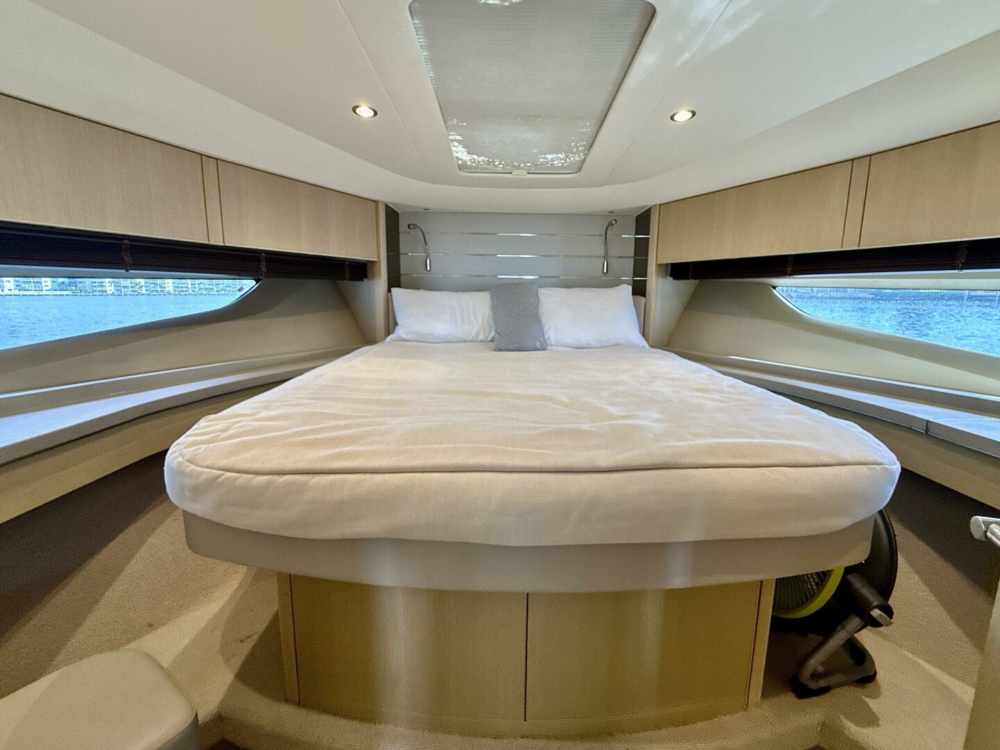 2017 Princess V58 - Image 28
