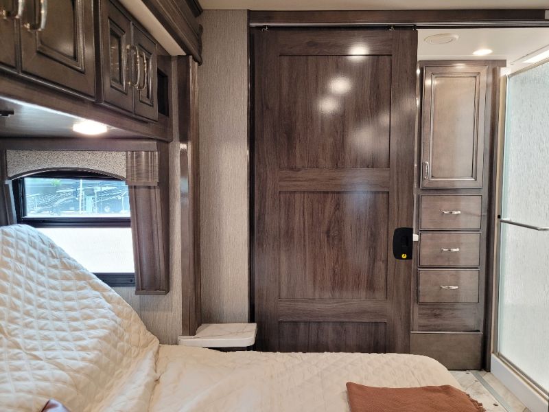 2022 Fleetwood Discovery 38K - Image 20