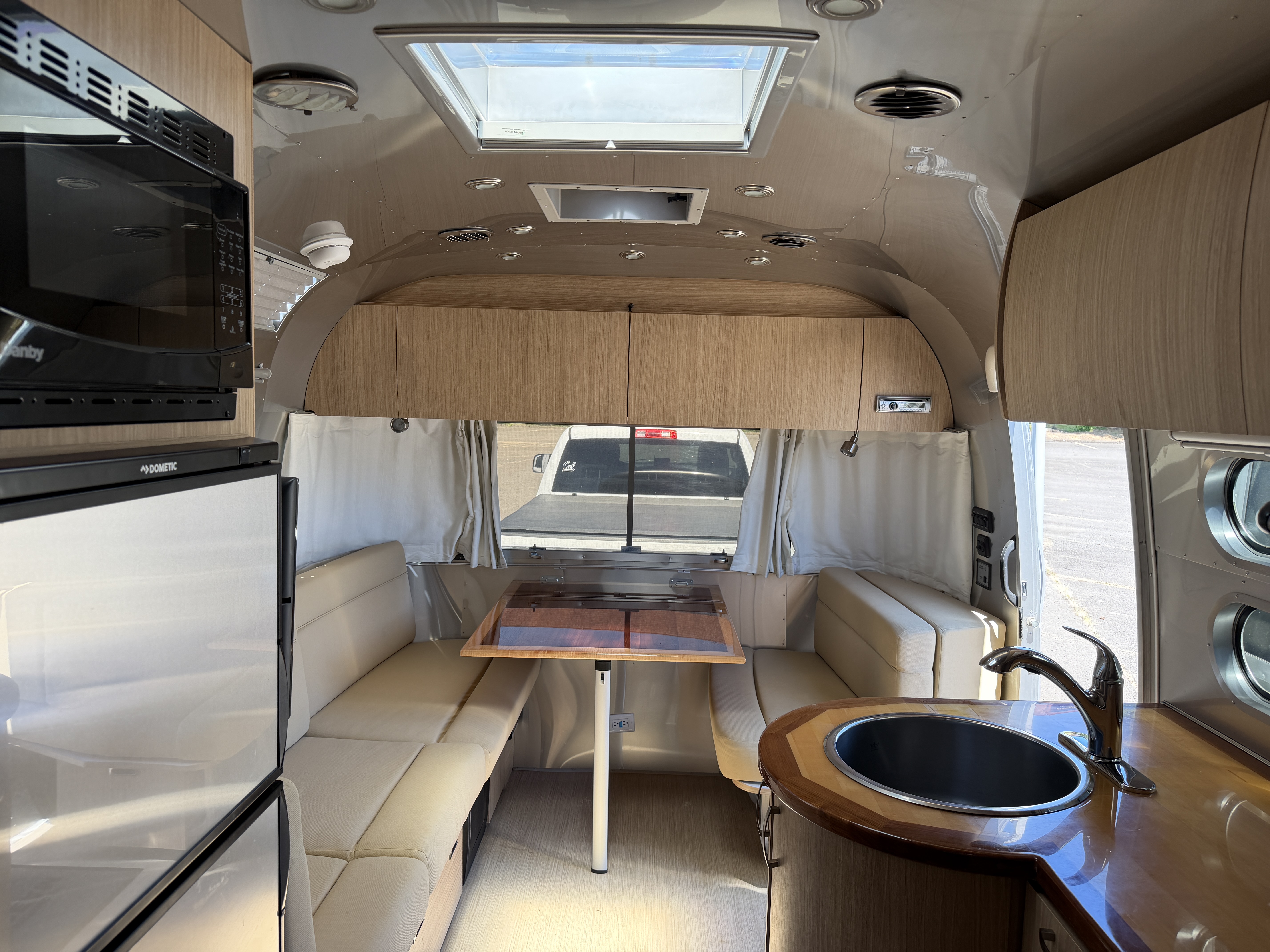 2018 Airstream Flying Cloud 25RB - Image 18
