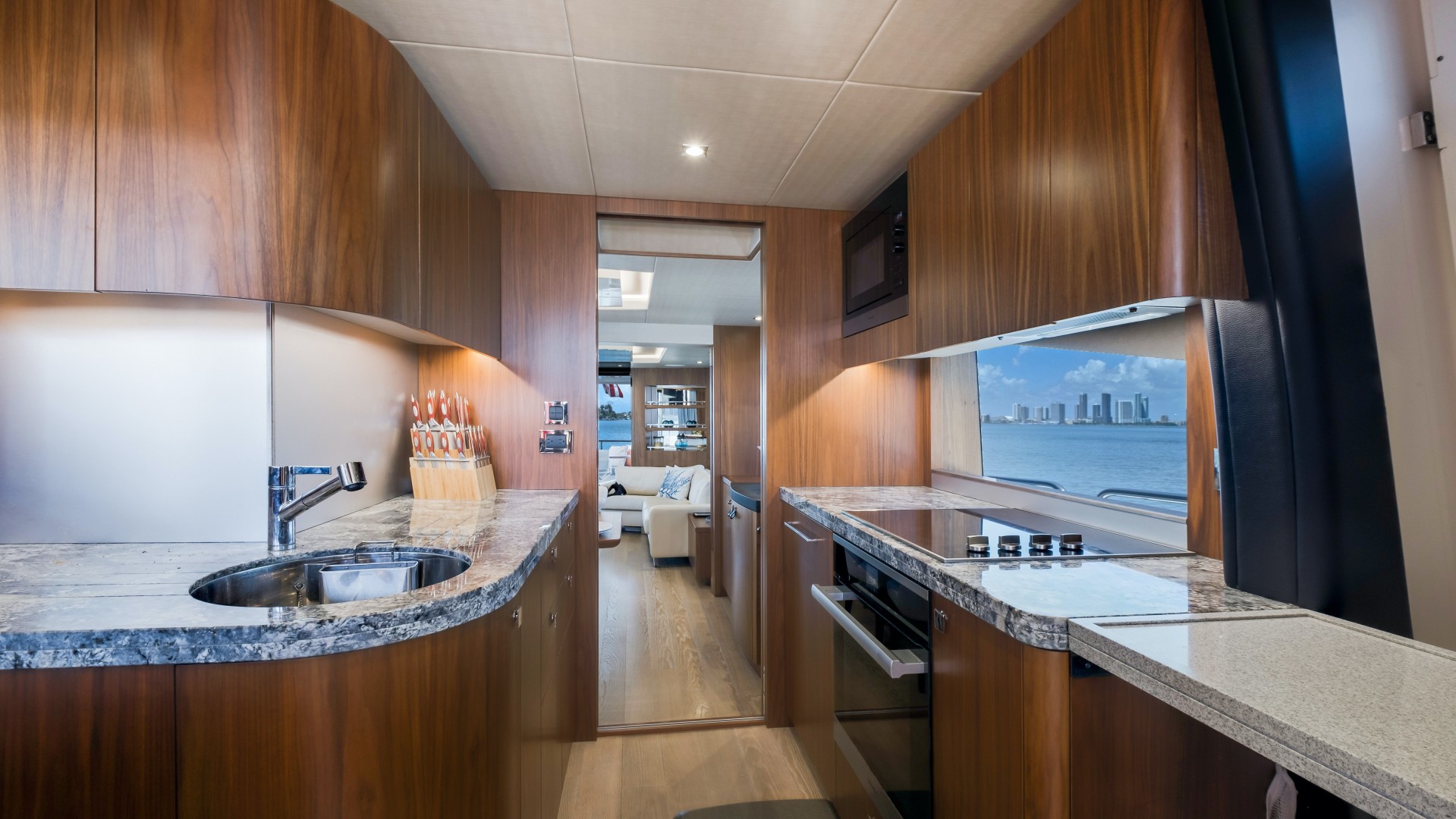 2018 Sunseeker 86 Yacht - Image 27
