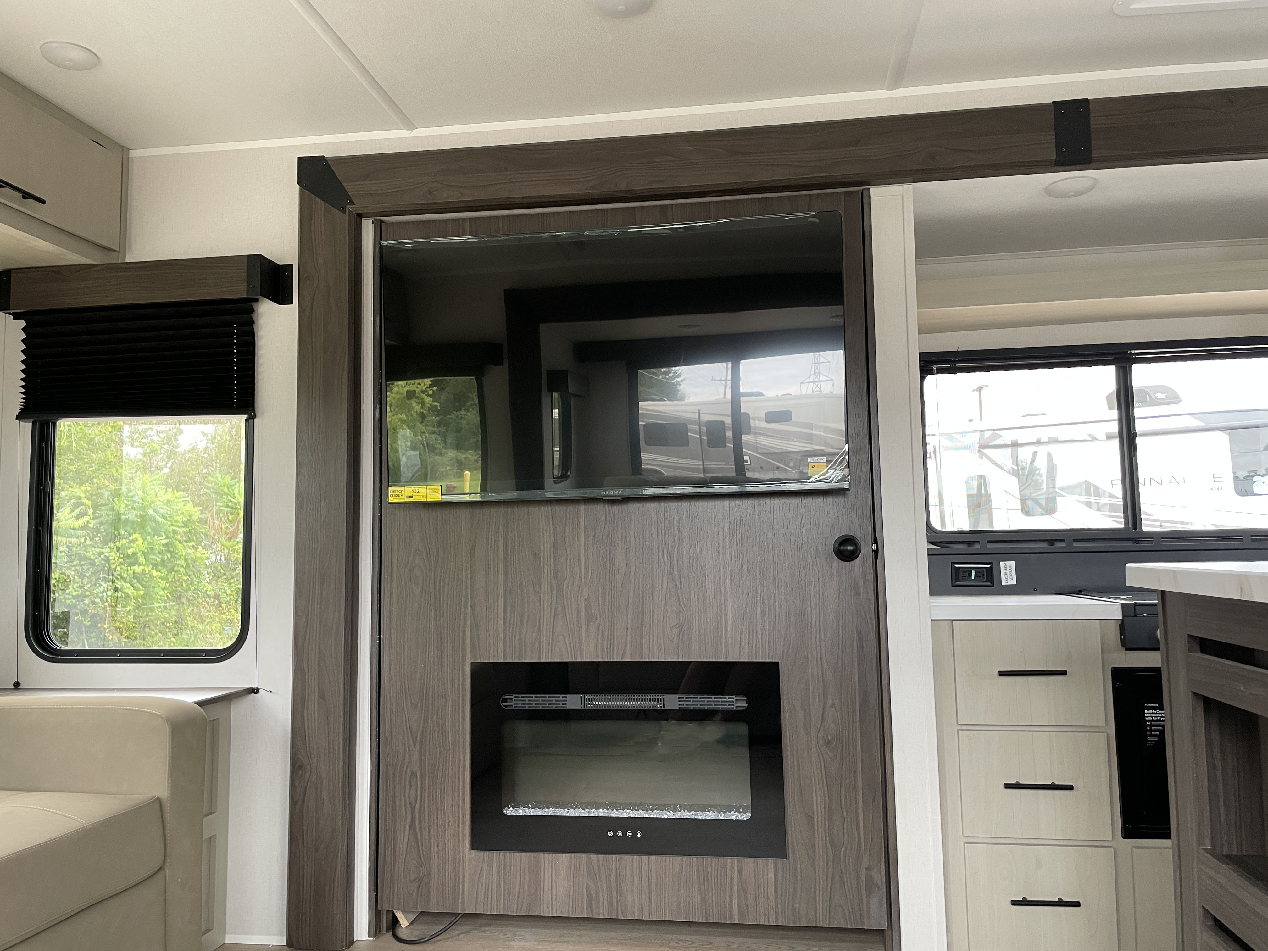2027 Forest River Cherokee Alpha Wolf 28RLX - Image 10