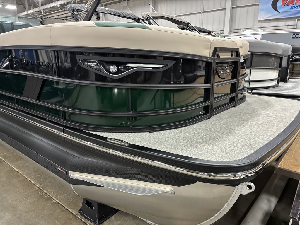 2026 Bennington 24MCSB Carbon Fiber Arch Tritoon Pontoon - Image 22