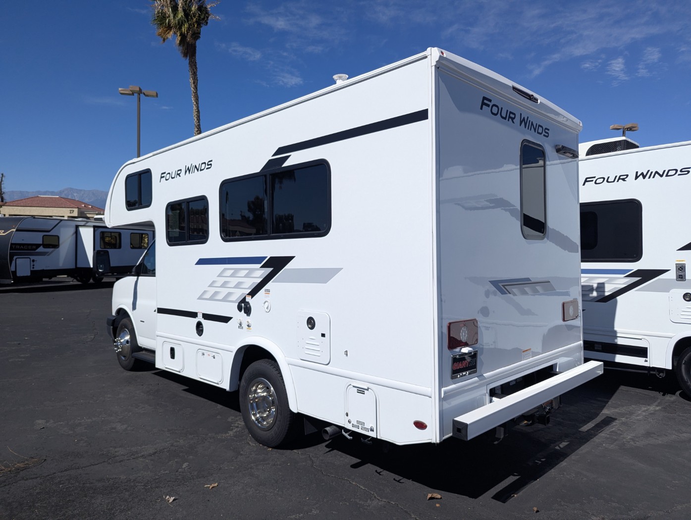 2027 Thor Motor Coach Four Winds 19X - Image 5