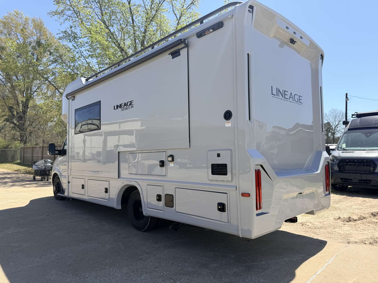 2026 Grand Design Lineage Series M 25FW - Image 5