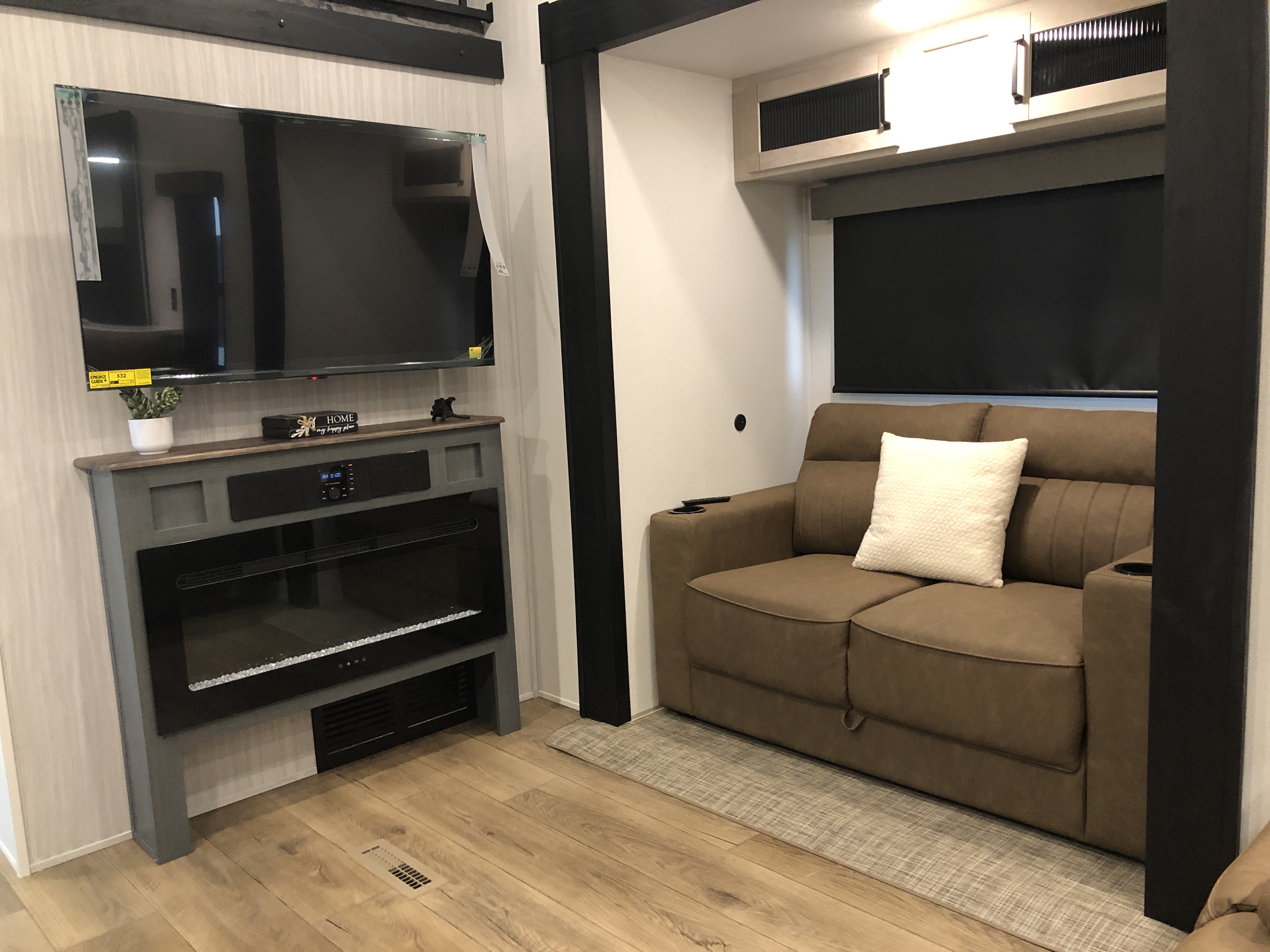 2027 Forest River Puma Vista 403LFT - Image 12