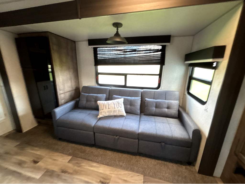 2022 VENTURE RV SPORTTREK 241VMS - Image 9