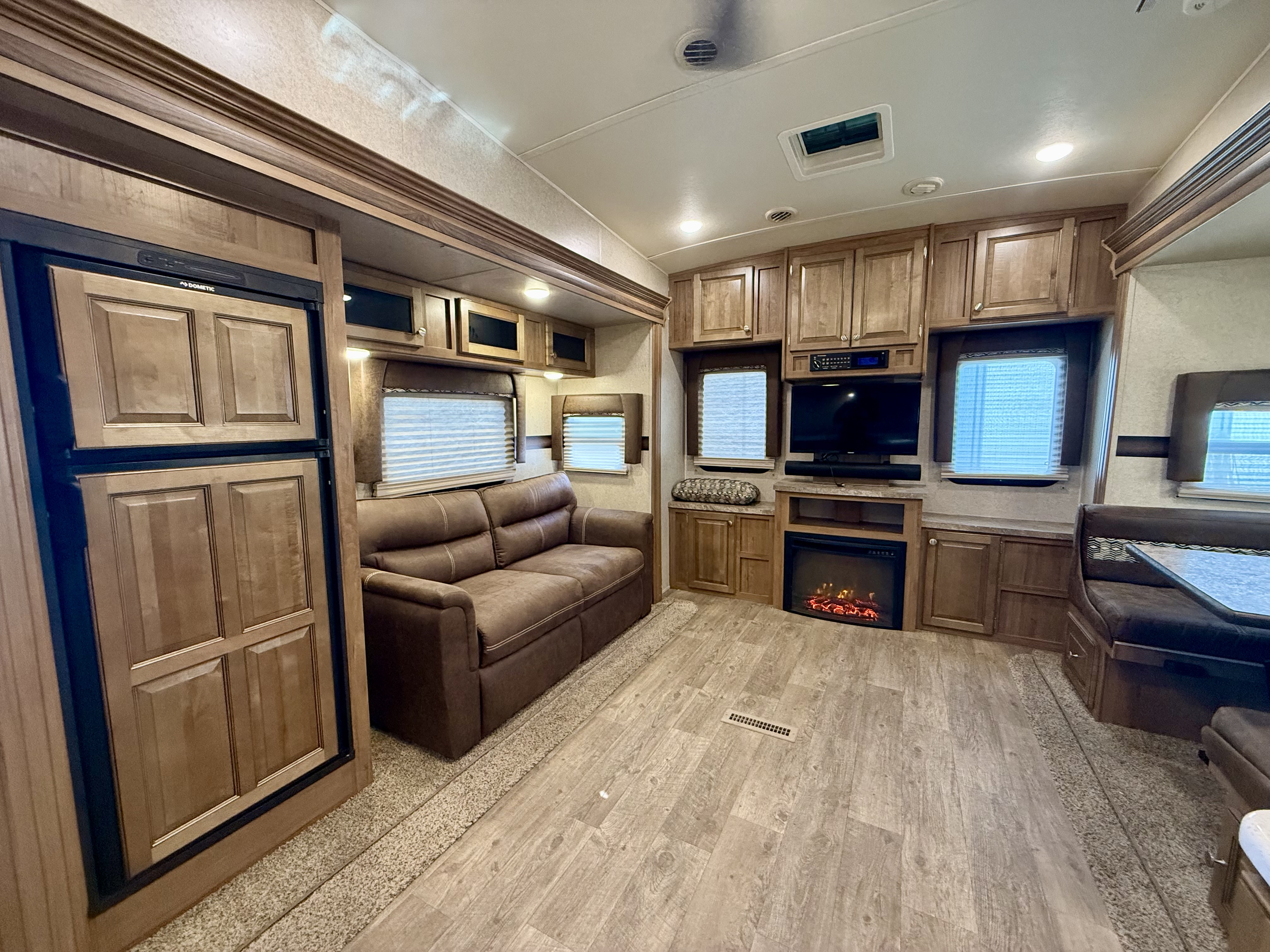 2018 Forest River Rockwood Ultra Lite 2650WS - Image 5