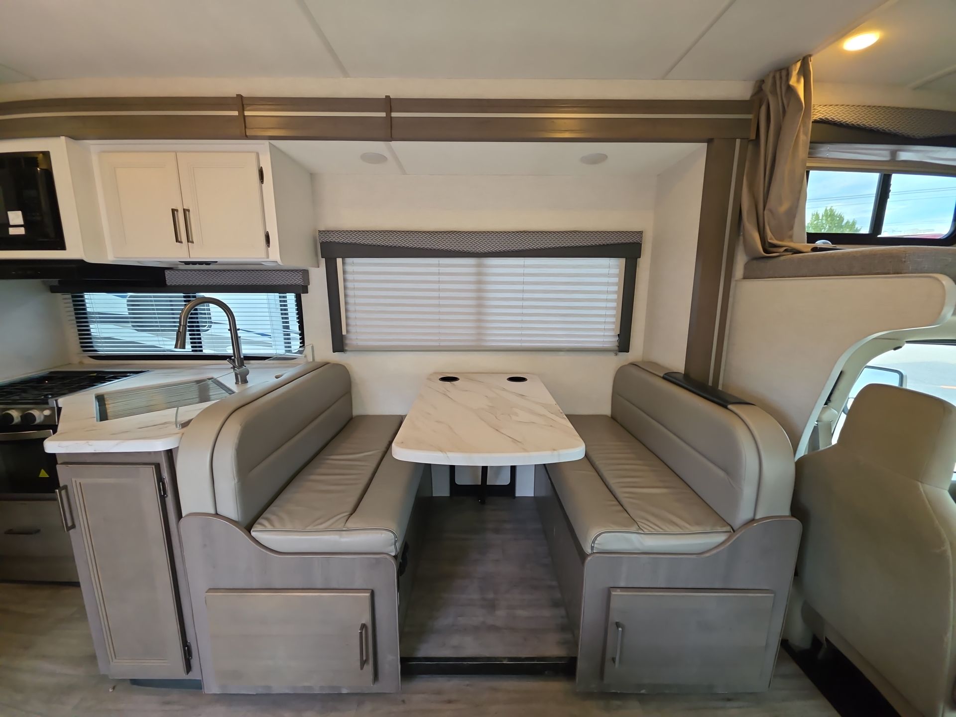 2025 Thor Motor Coach Four Winds 28Z - Image 19