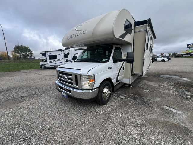 2017 Thor Motor Coach Chateau 28Z - Image 4