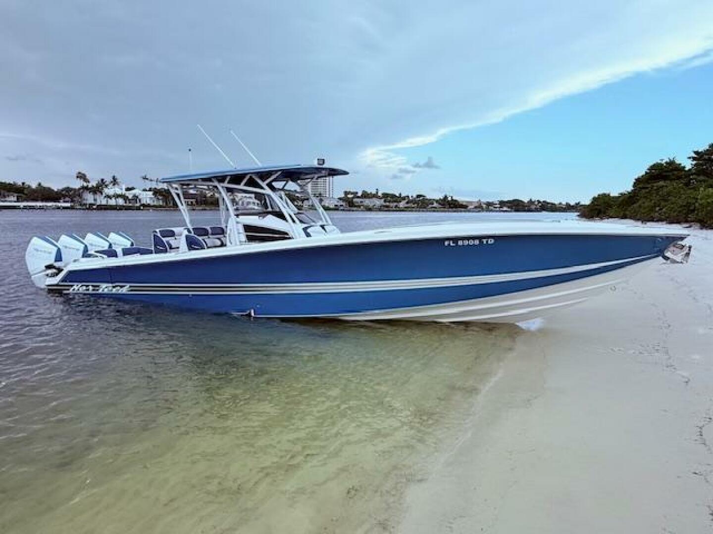 2022 Nor-Tech 390 Sport Center Console - Image 4