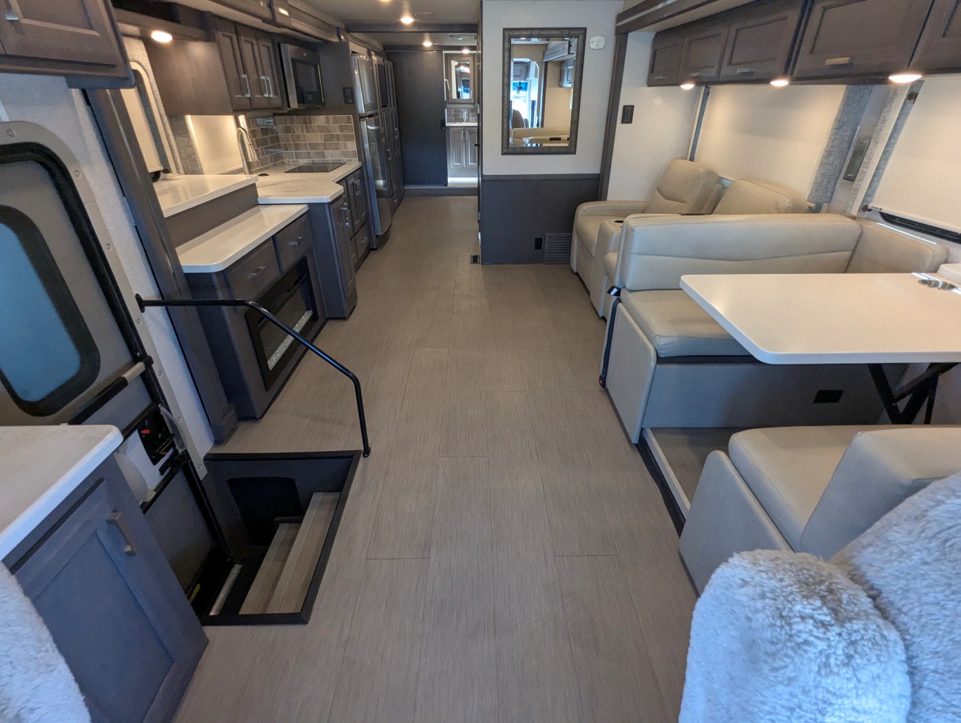 2023 Thor Motor Coach Palazzo 37.5 - Image 18
