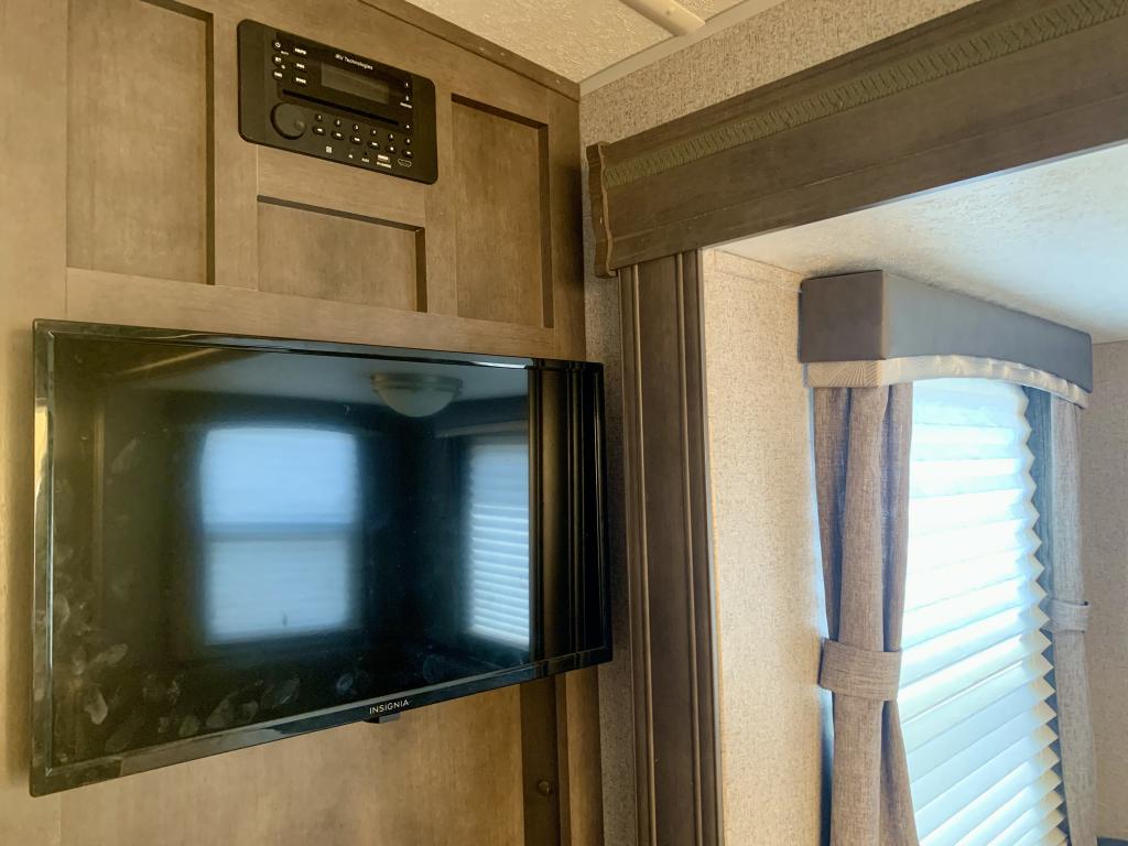 2021 Forest River Rockwood Roo 233S - Image 21