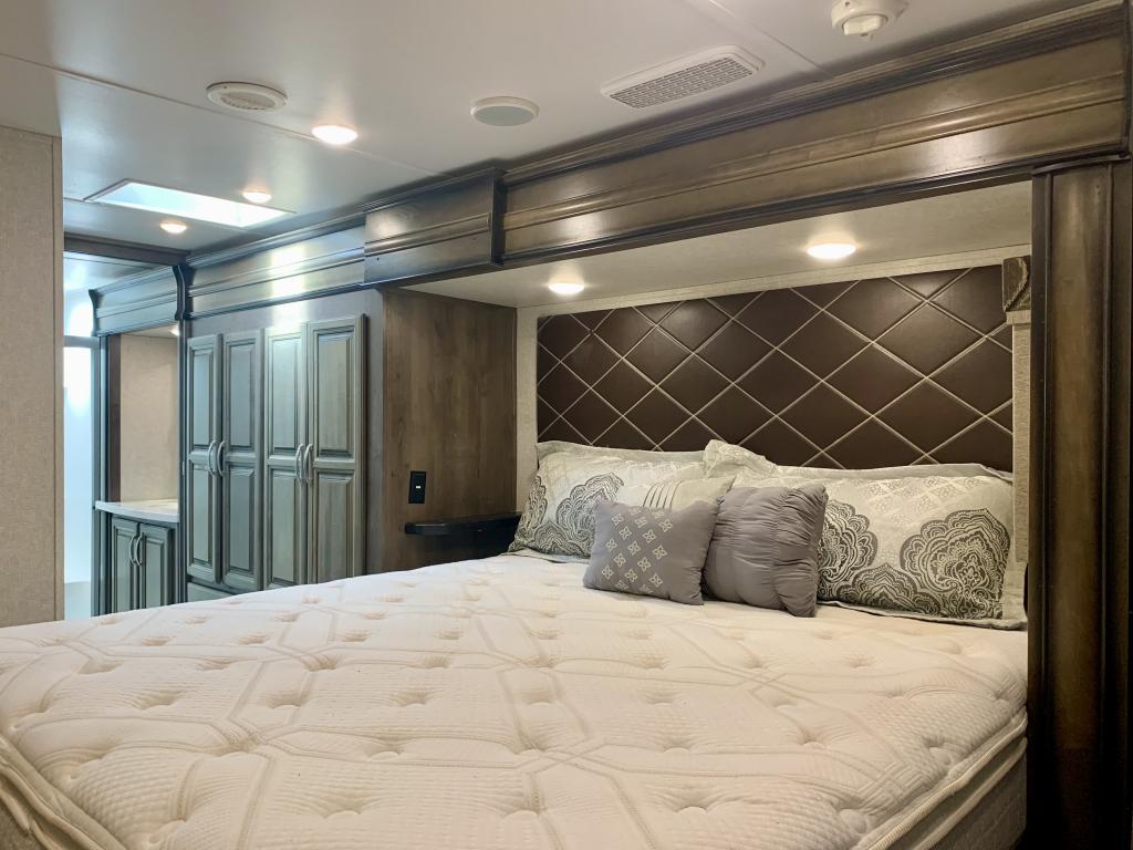 2019 Keystone Montana 3811MS - Image 38