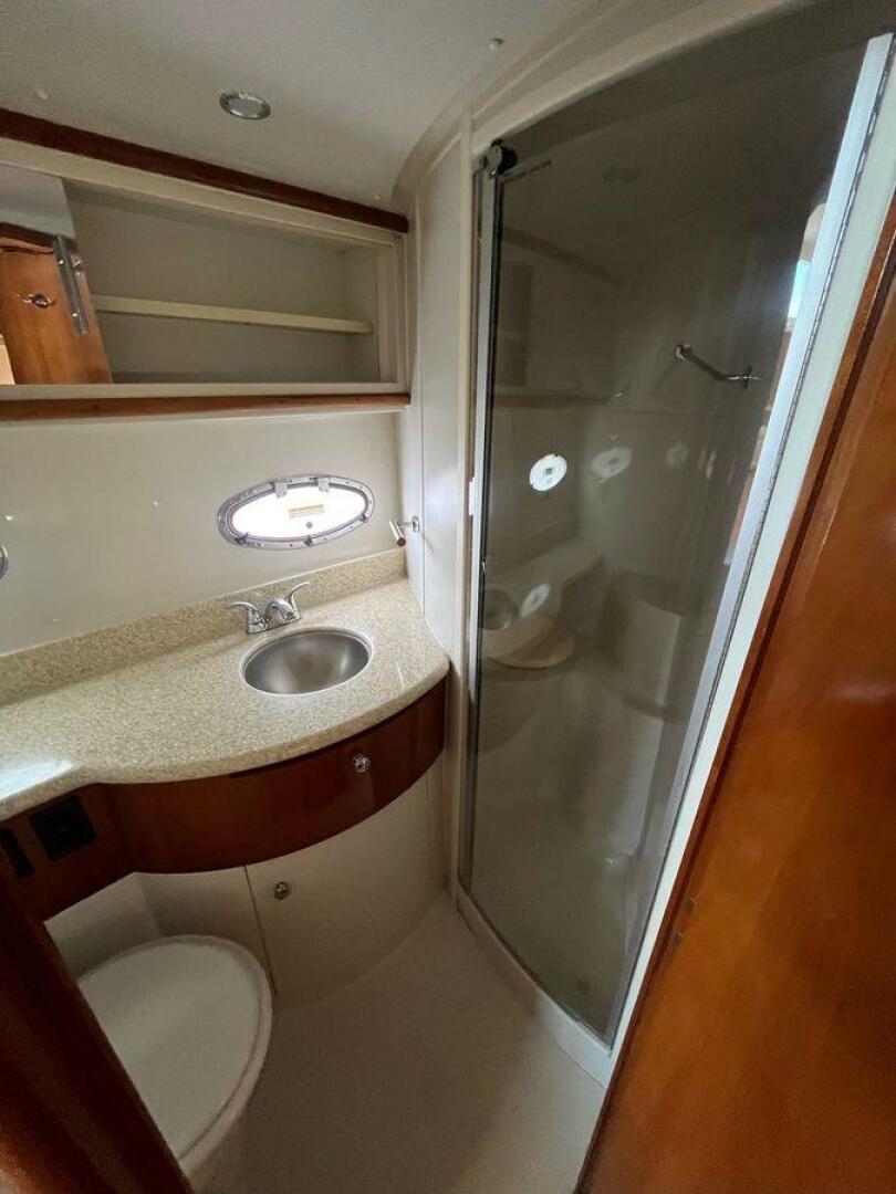 2000 Carver 396 Motor Yacht - Image 29