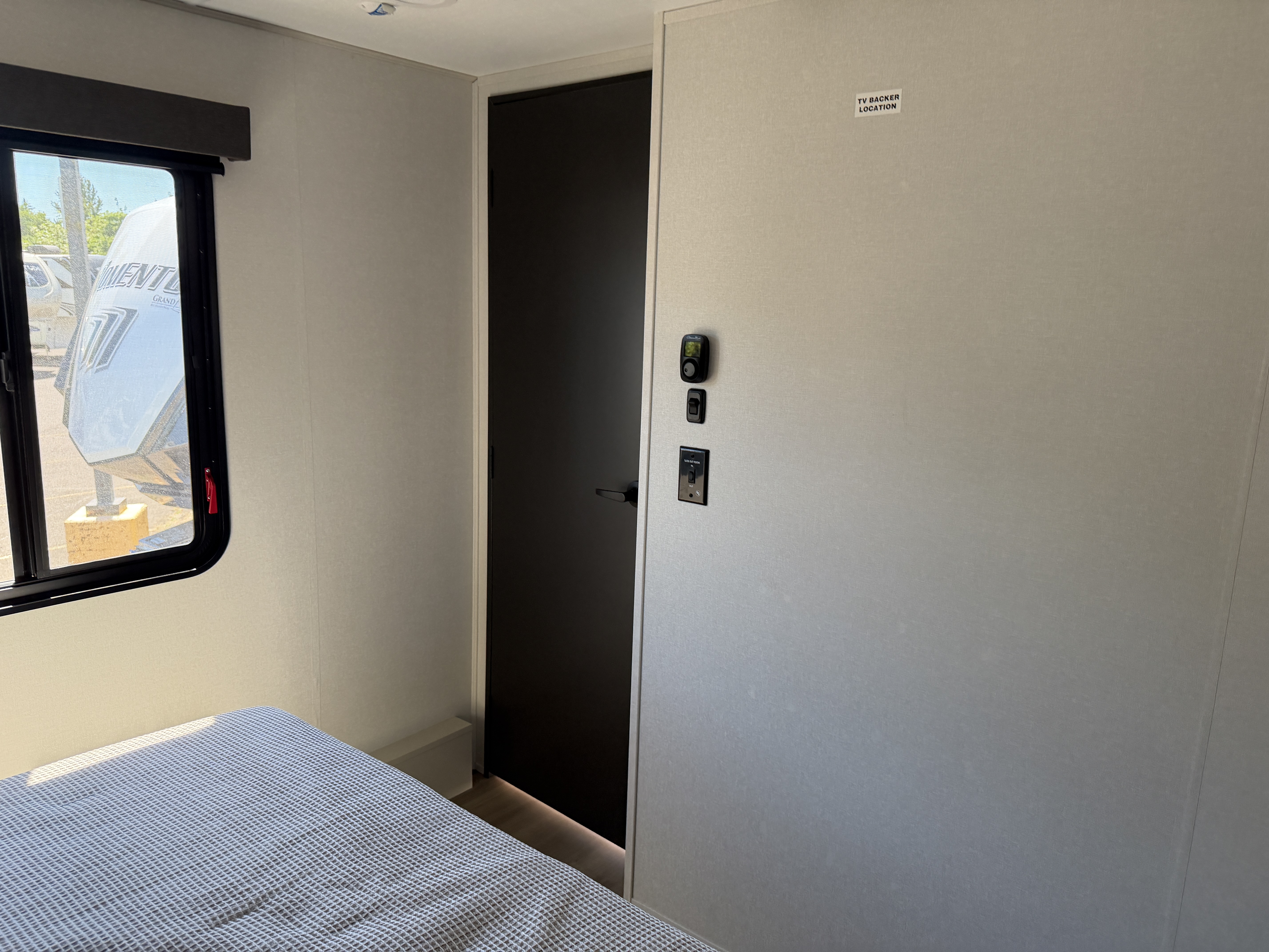 2026 Grand Design Momentum G-Class 325G - Image 16