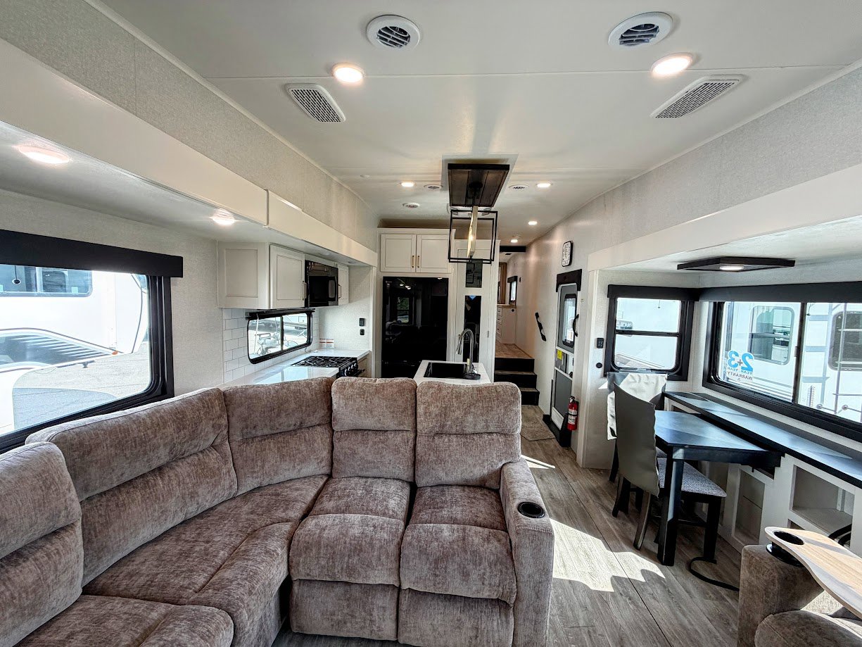 2026 JAYCO EAGLE 335LSTS - Image 5
