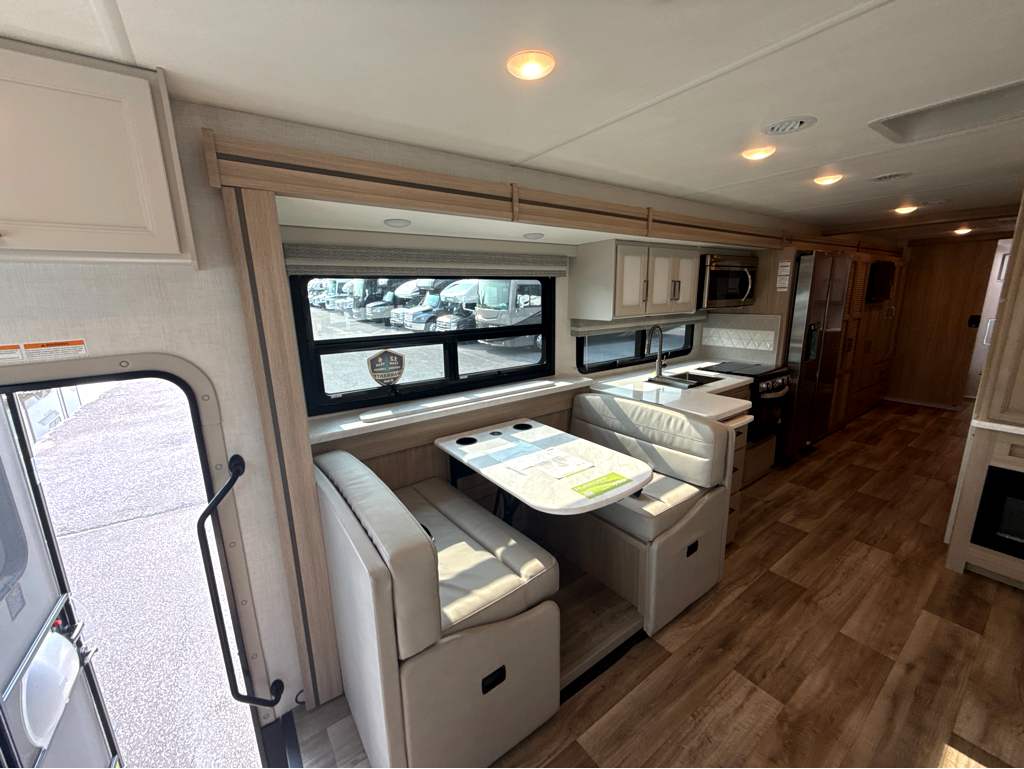 2027 THOR MOTOR COACH HURRICANE 36H - Image 14