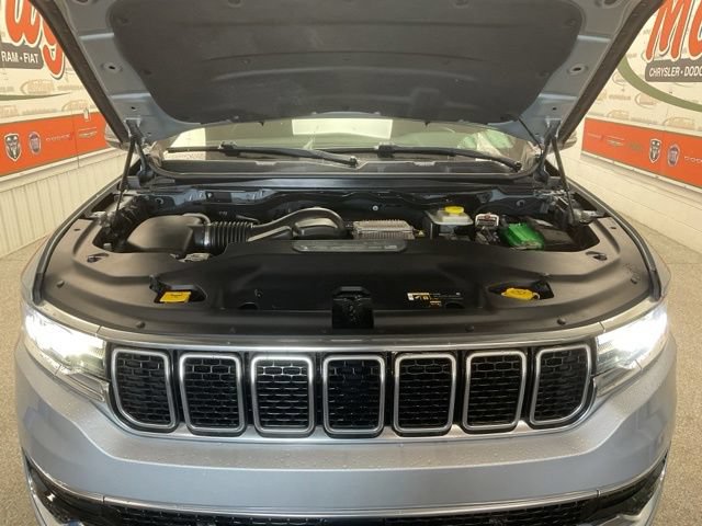 2022 Jeep Wagoneer Utility 4D Series II 4WD - Image 15
