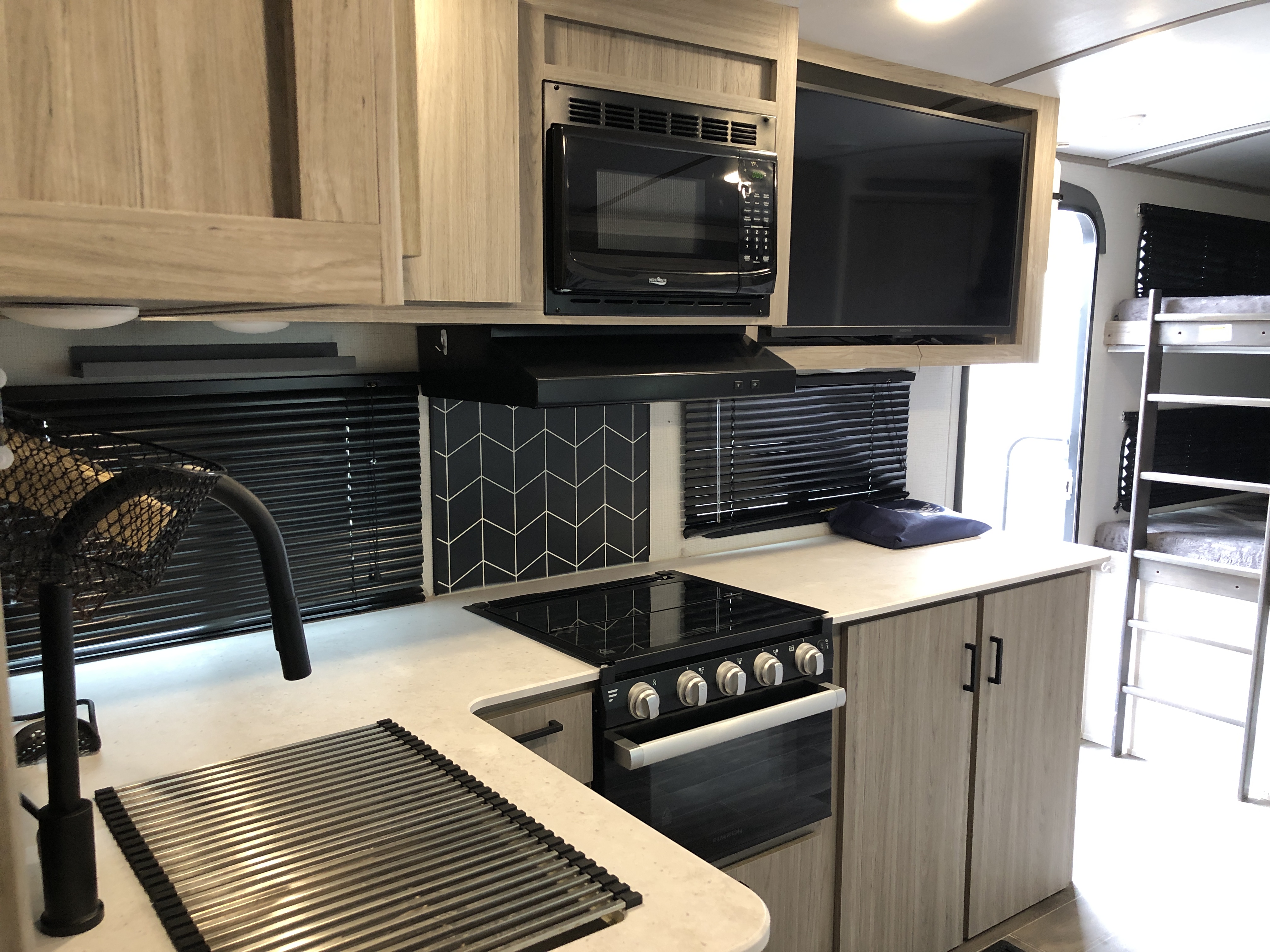 2022 Keystone Passport Grand Touring East 2401BH GT - Image 13