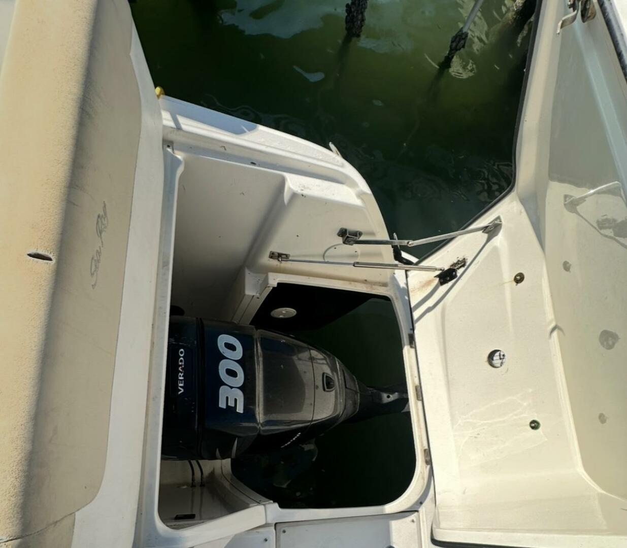 2013 Sea Ray 370 Venture - Image 13