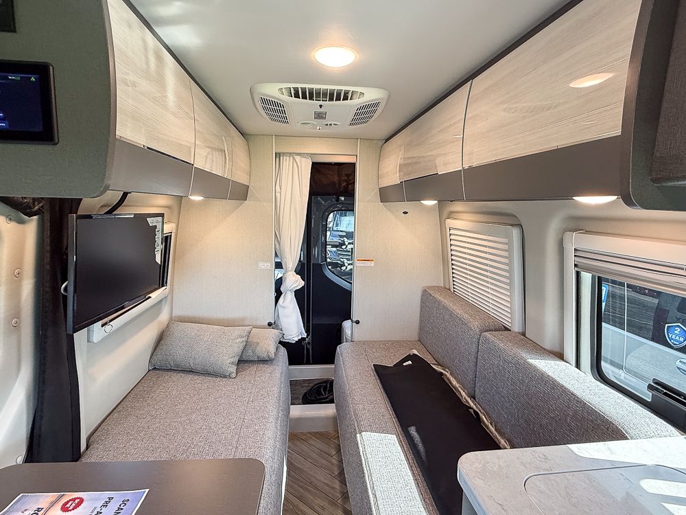 2025 THOR MOTORCOACH 19A - Image 31