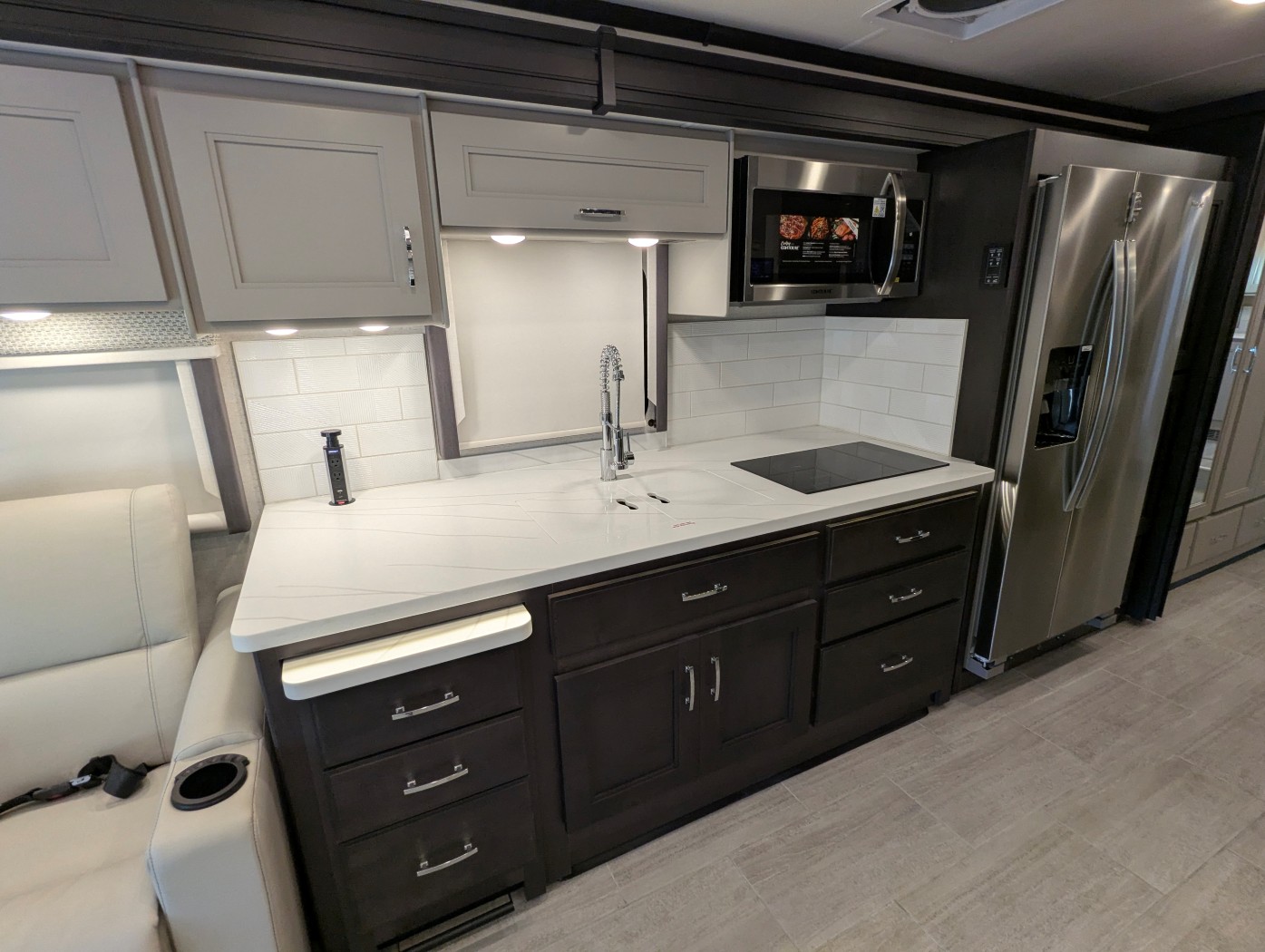 2026 Thor Motor Coach Aria 3901 - Image 19