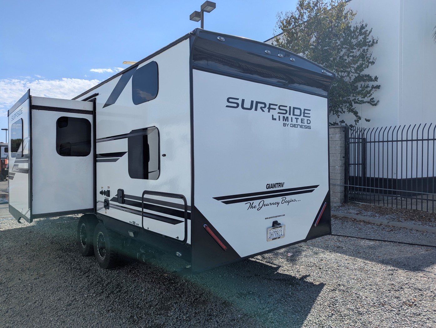 2024 Genesis Supreme Surfside Limited 25BHS - Image 3