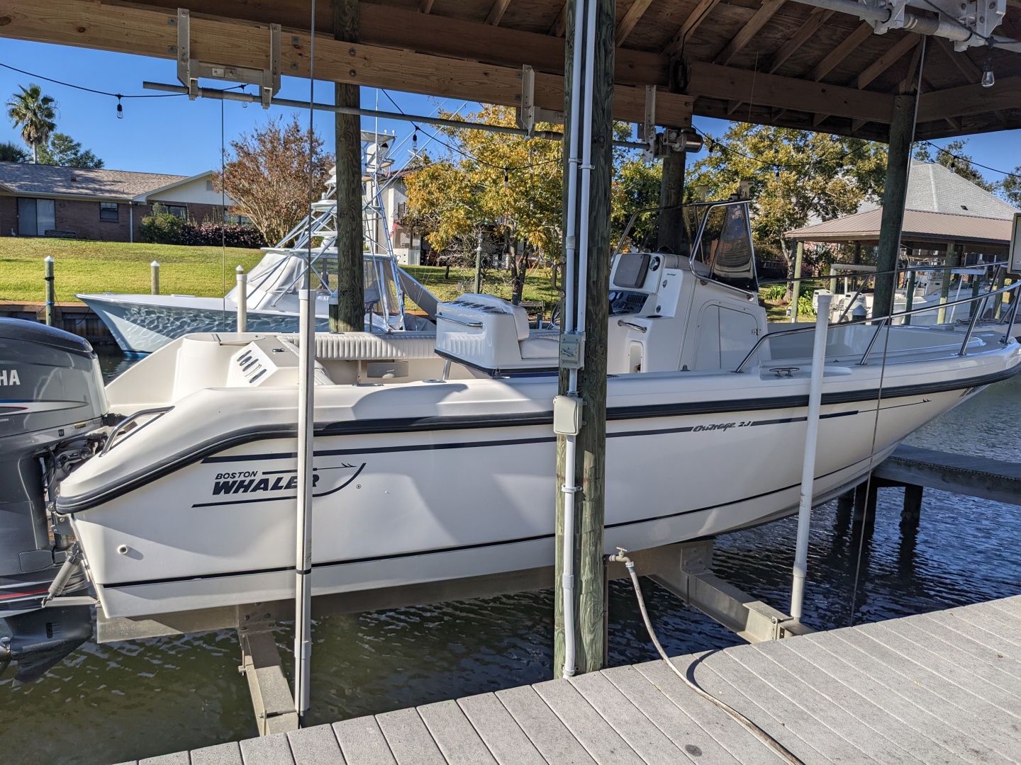 1998 Boston Whaler 23 Outrage Base - Image 8