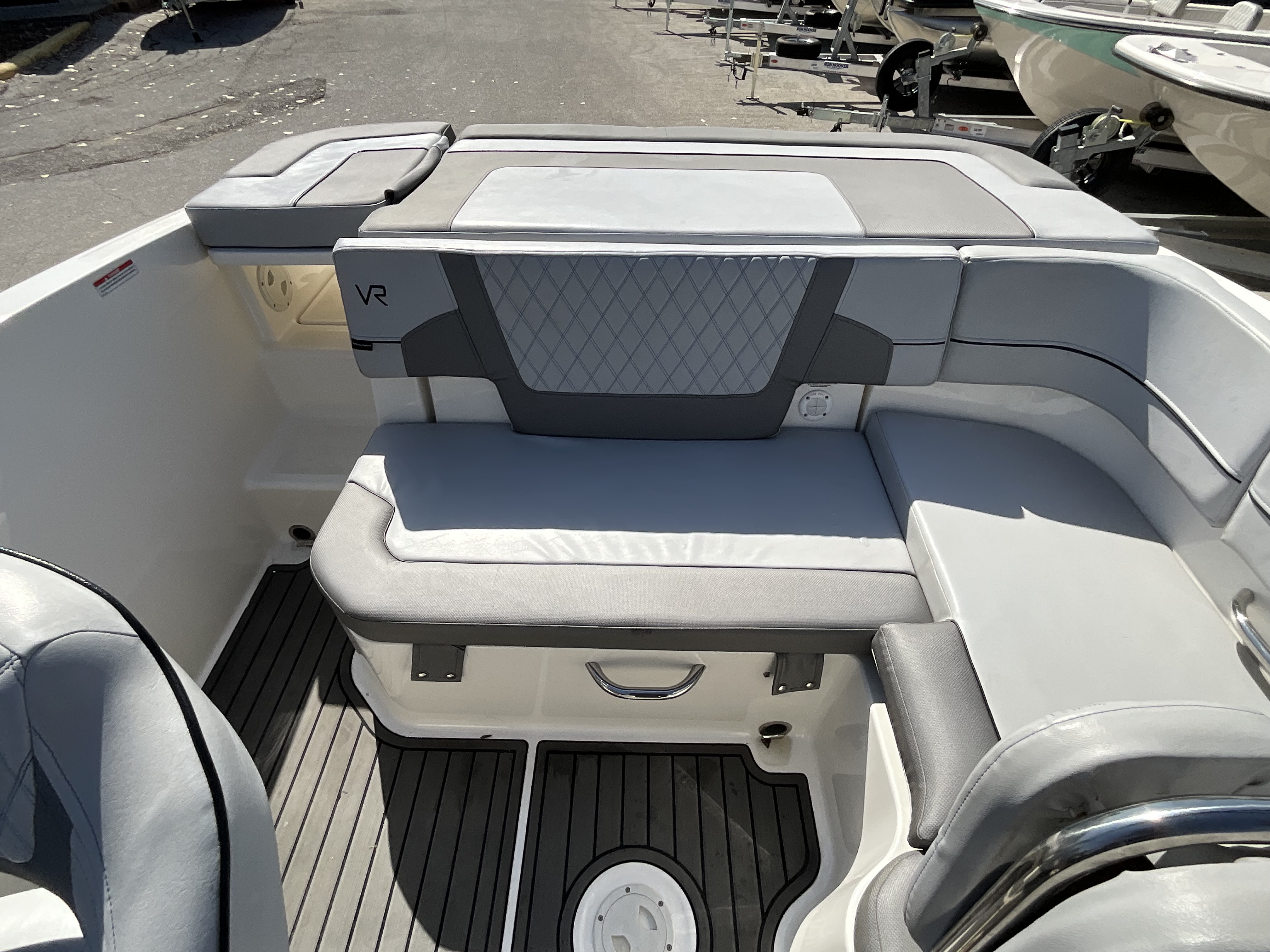 2022 Bayliner VR5 Base - Image 9