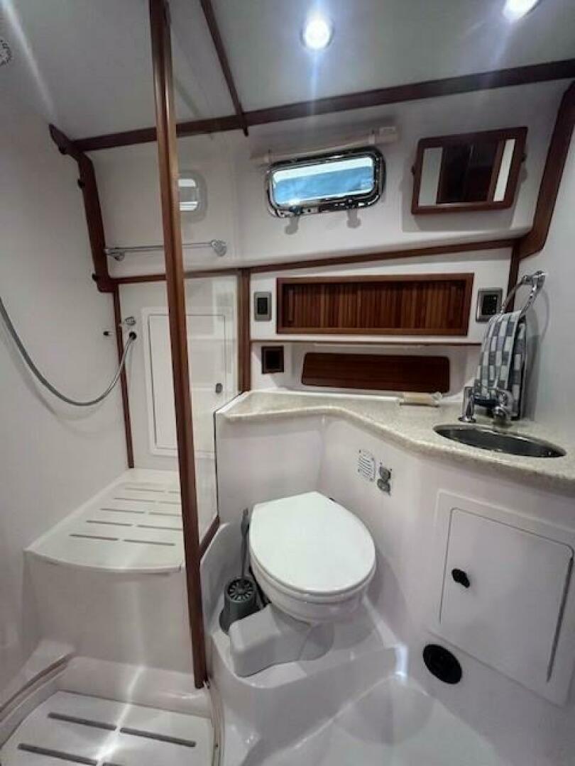 2011 Sabre 40 Sedan - Image 33