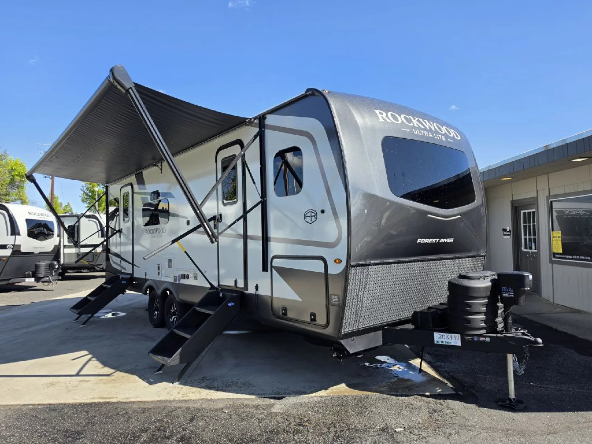 2027 FOREST RIVER ROCKWOOD ULTRA LITE 2618RD - Image 1