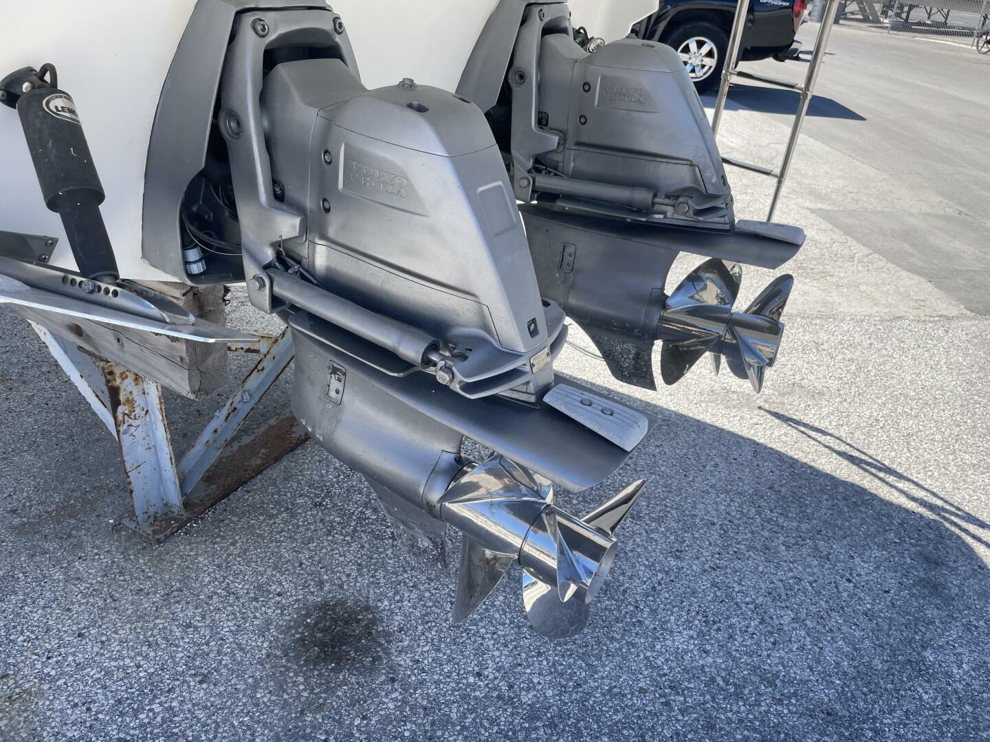 2019 Monterey 328SS - Image 10
