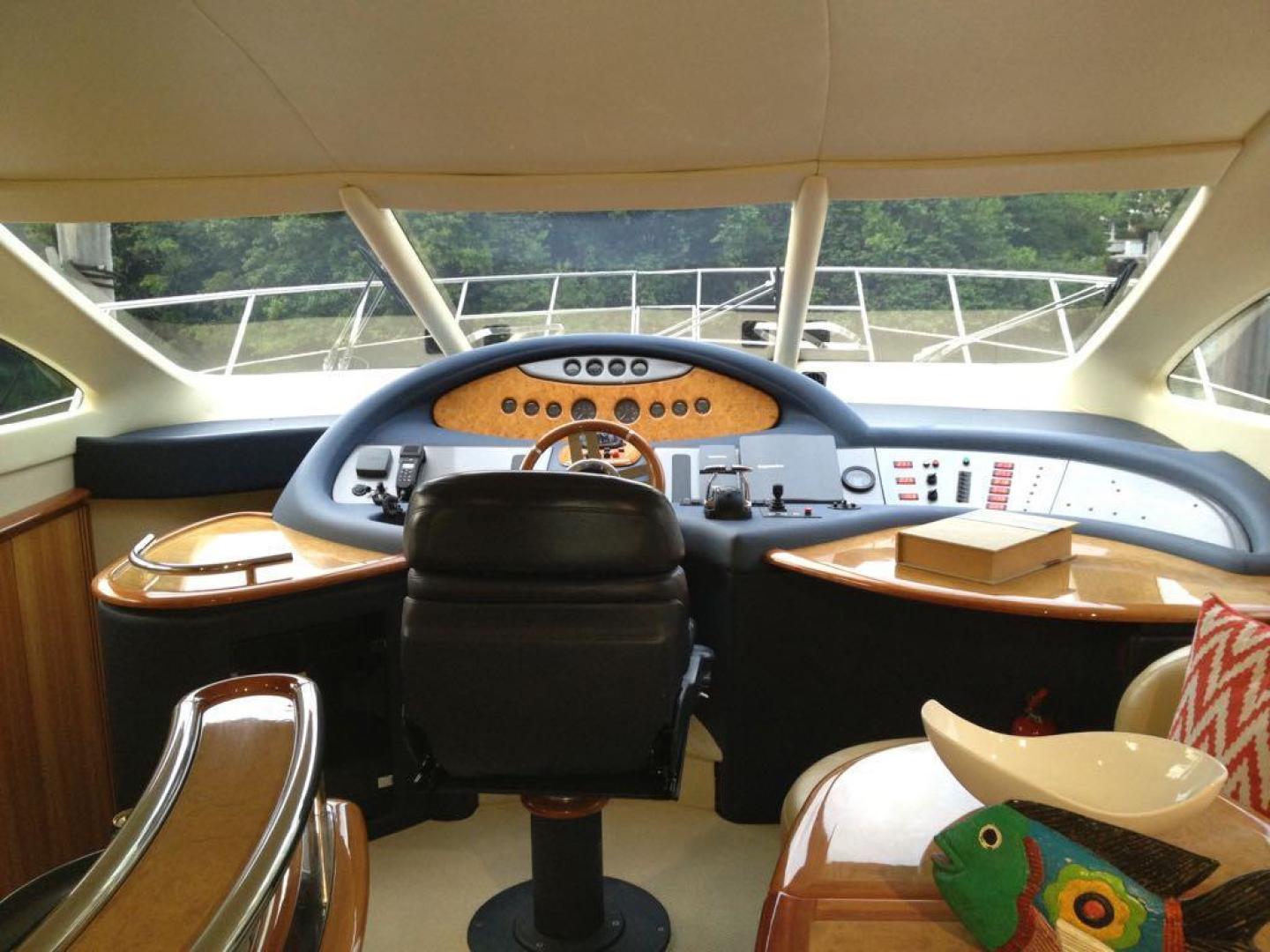 2005 Azimut 62 Evolution - Image 12